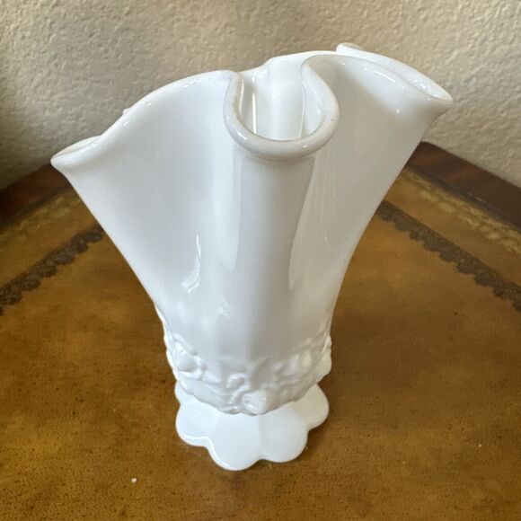 FENTON Art Glass Swung MILK GLASS Embossed ROSES Handkerchief VASE Vintage EX - Picture 2 of 5